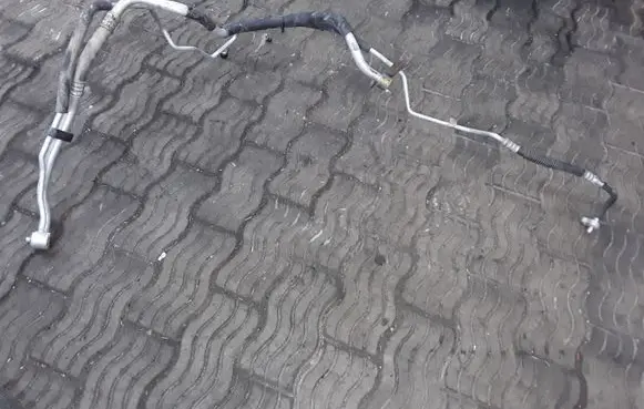 Cadillac SRX Air conditioning (A/C) pipe/hose 15928568