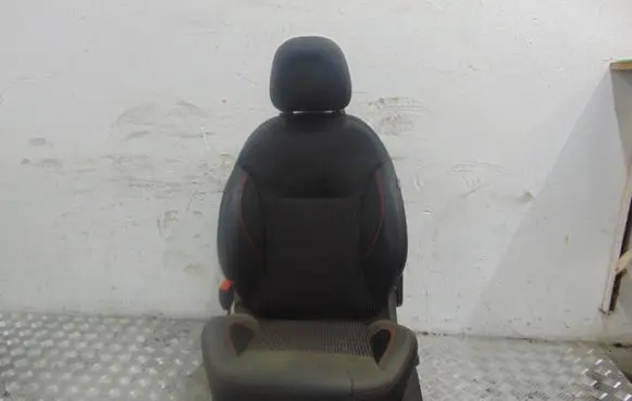 Peugeot 2008 I Front driver seat 
