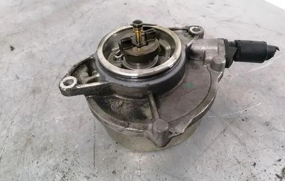 Audi Q7 4L Vacuum pump 08T04670032 057145100AE