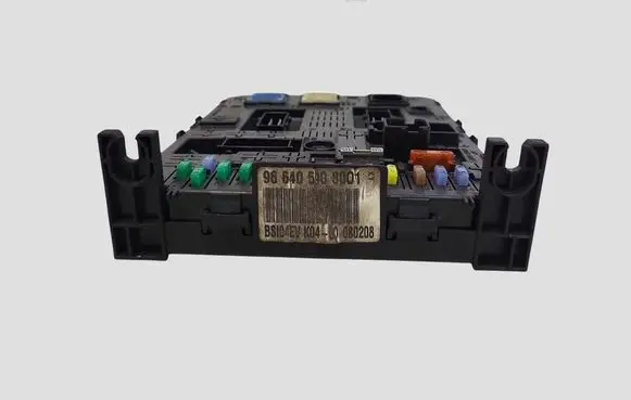 Peugeot 407 Fuse module 216761594 281208364 966405908001