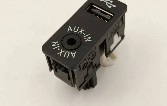 BMW 4 F32 F33 AUX in-socket connector 9229246 MD169593