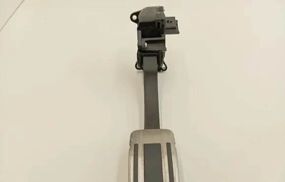 Peugeot 5008 II Accelerator throttle pedal 9674829180