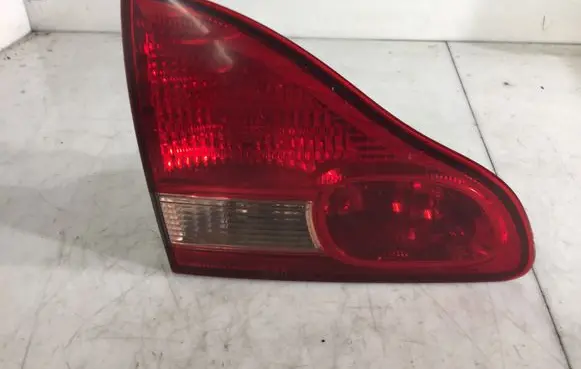 Toyota Avensis Verso Tailgate rear/tail lights