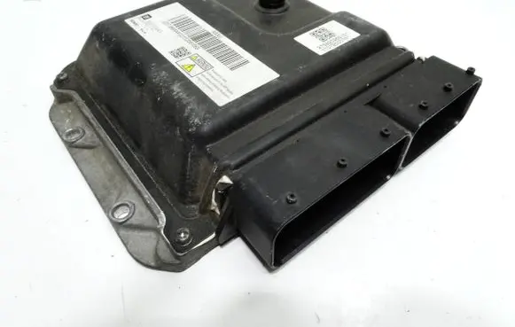 Opel Astra J Engine control unit/module 55579443 86AAXU211208 MB2757001190
