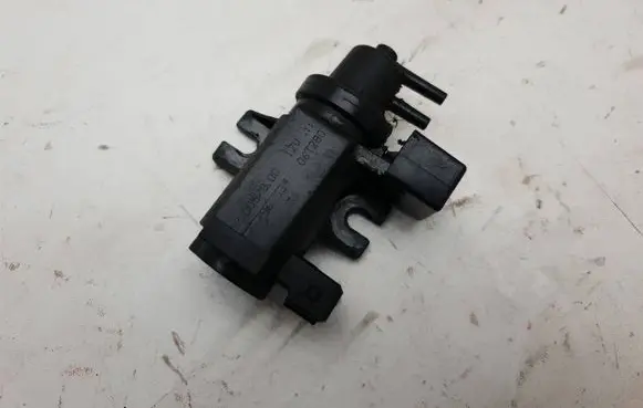 BMW 7 E65 E66 Turbo solenoid valve 7796634 70057900 06T280