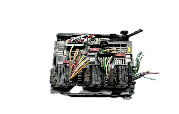 Citroen C4 I Fuse module 9664706280