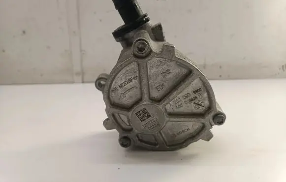 Mercedes-Benz CLA C118 X118 Vacuum pump A2820909800
