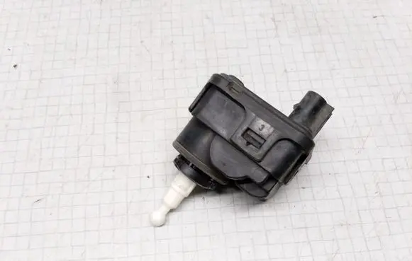 Volkswagen Golf III Headlight level adjustment motor 00728232
