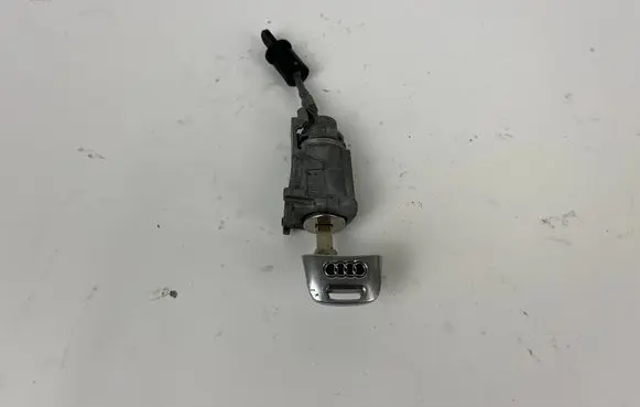Audi Q7 4M Front door lock (next to the handle) 4M1837167 4M2837168