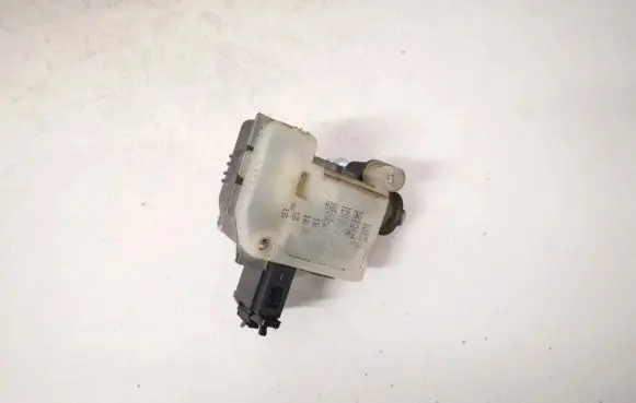 Skoda Octavia Mk2 (1Z) Central locking motor 1Z0810773 1M0959781A