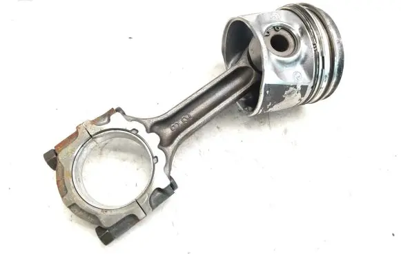 Nissan Pathfinder R51 Piston with connecting rod