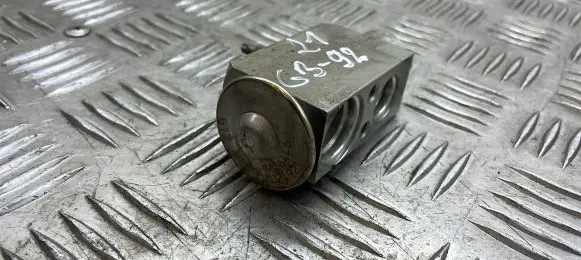 Volvo XC60 Air conditioning (A/C) expansion valve 7010973