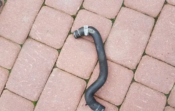 Opel Insignia A Engine coolant pipe/hose 13422457