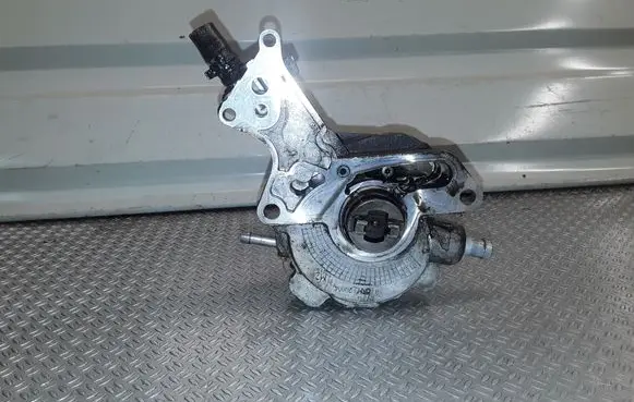 Audi A2 Vacuum pump 038145209E