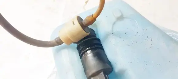 Volkswagen PASSAT B3 Windscreen/windshield washer pump