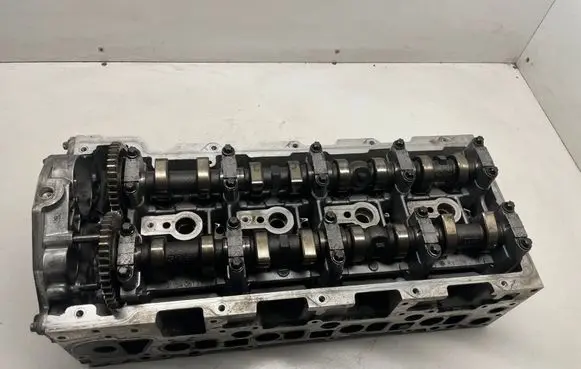 Mercedes-Benz C W204 Engine head 2997AE046 A6460100820 R6110510101