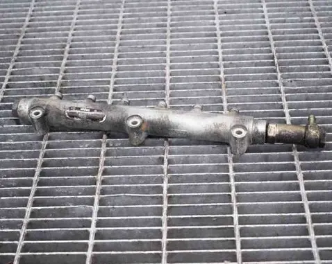 Volvo XC70 Fuel main line pipe 04452150108658252