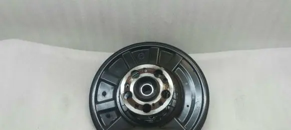Mercedes-Benz E W212 Stub axle A2043500841