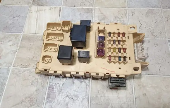 Toyota Yaris Fuse module T20GF10