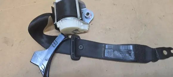 Volkswagen PASSAT B6 Rear seatbelt 3C5857805G 33058323 122607