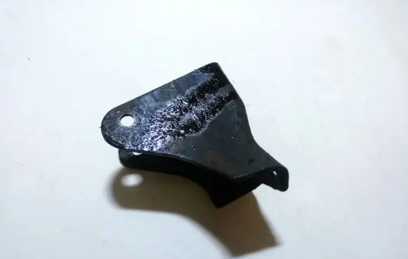 Hyundai XG Engine mounting bracket