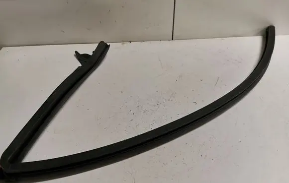 Audi A5 8T 8F Rubber seal front door (on door) 8T0845353