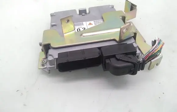 Nissan X-Trail T30 Engine control unit/module 5800295