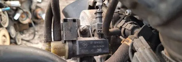 Nissan Juke I F15 Turbo solenoid valve 8200790180 70181405