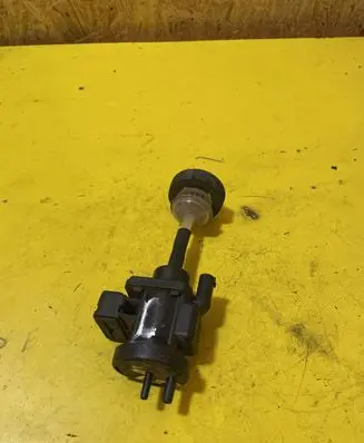 Mercedes-Benz E W211 Turbo solenoid valve A0005450427 0005450427