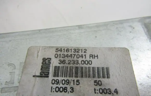 Opel Corsa E Front door electric window regulator 541613212