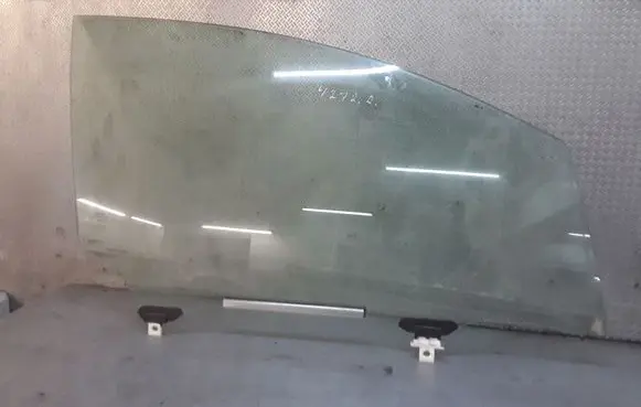 Toyota Auris 150 Front door window glass four-door 