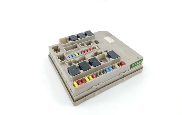 Renault Clio III Fuse module 674658A
