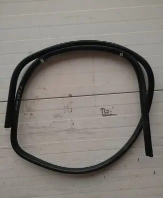 Ford Kuga I Front door rubber seal