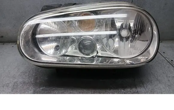 Volkswagen Golf IV Front reflector 