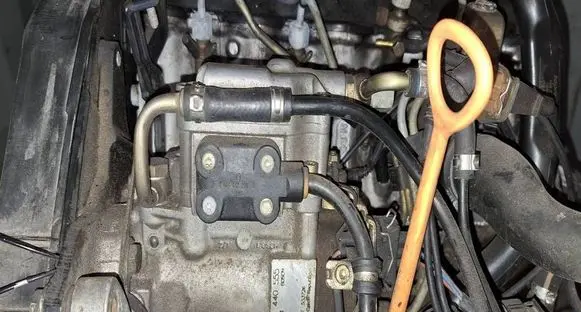 Audi A4 S4 B5 8D Fuel injection high pressure pump 0986440555 417533726