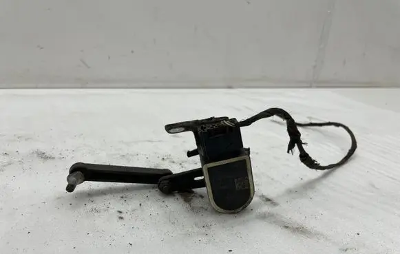Headlight/headlamp level sensor