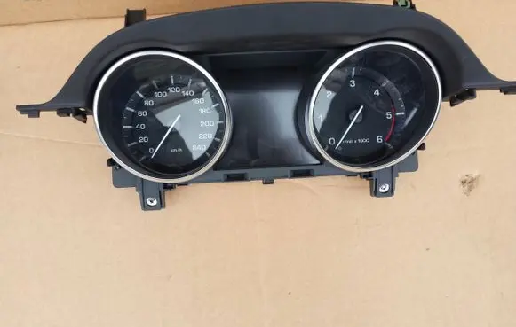 Land Rover Discovery Sport Speedometer (instrument cluster)