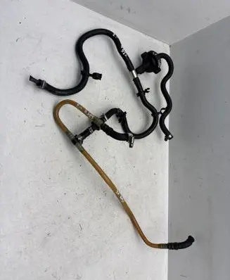 BMW 5 E39 Fuel distributor 779080802 1353779080802