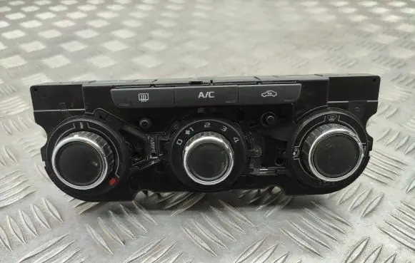 Skoda Yeti (5L) Climate control unit 3T0820047AK