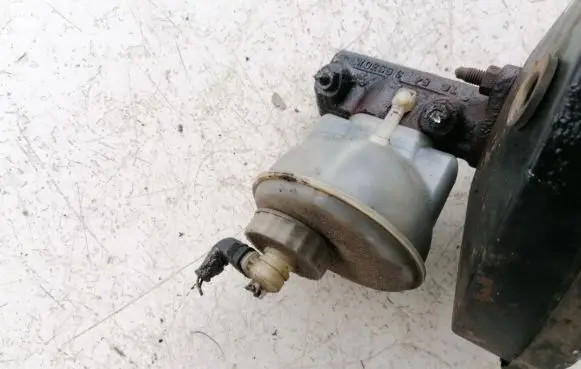 Volkswagen Golf III Master brake cylinder 1h1611307a