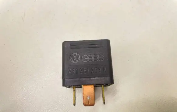 Audi A6 S6 C5 4B Other relay 0332014156
