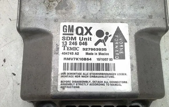 Opel Zafira B Engine control unit/module 13246046