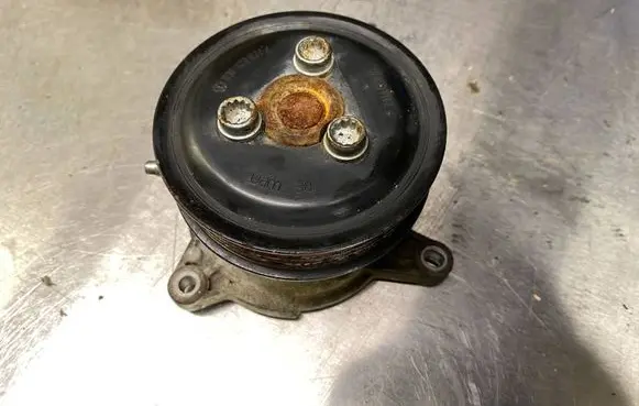 Volkswagen Caddy Water pump 03F121031A