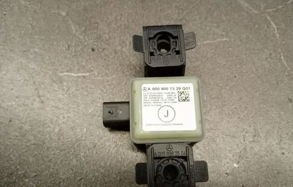 Mercedes-Benz C W204 Tire pressure sensor A0009007329