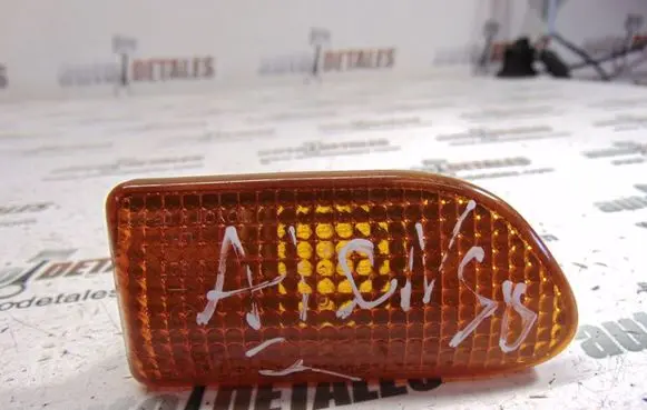 Toyota Avensis T220 Front fender indicator light
