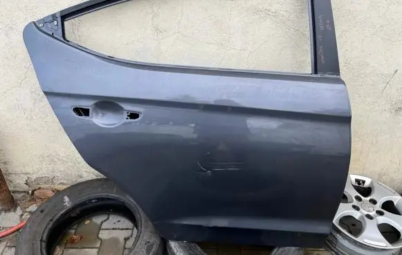 Hyundai Elantra Rear door