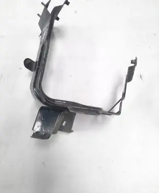 Audi Q7 4M Fender mounting bracket 4M0821138B
