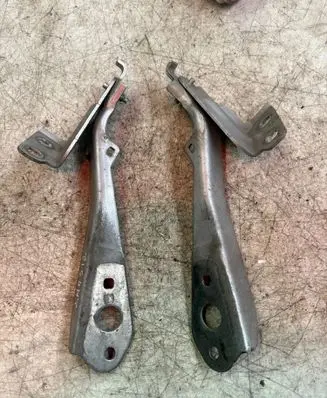 Renault Master III Engine bonnet/hood hinges 654000006R