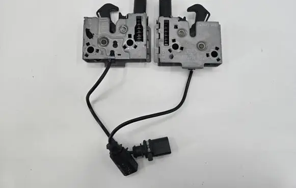 Audi A5 Engine bonnet/hood lock/catch 4K0823509A
