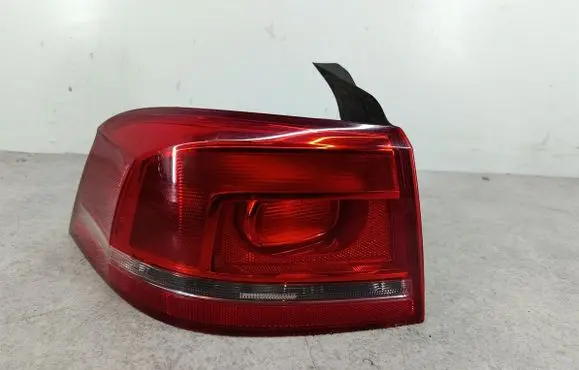 Volkswagen PASSAT B7 Rear/tail lights 3AE945095F
